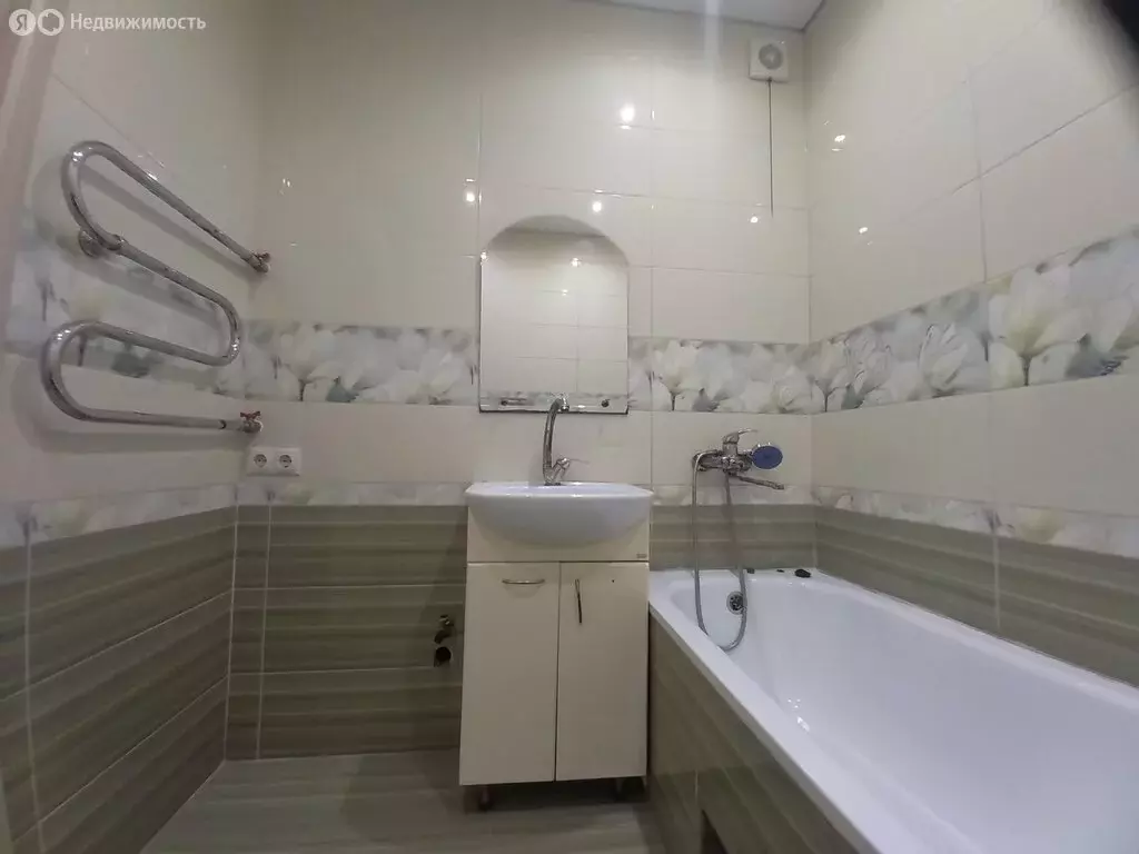 3-комнатная квартира: Саратов, улица имени Ю.А. Мысникова, 10 (80 м) - Фото 1