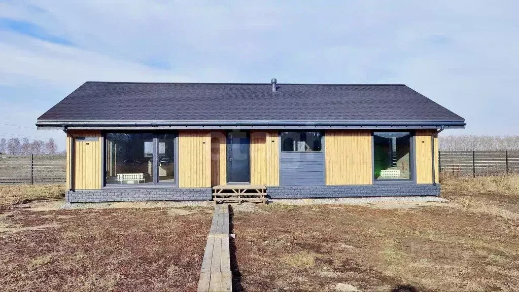 Дом в Омская область, Омский район, Пушкинское с/пос, д. Ракитинка, ... - Фото 1