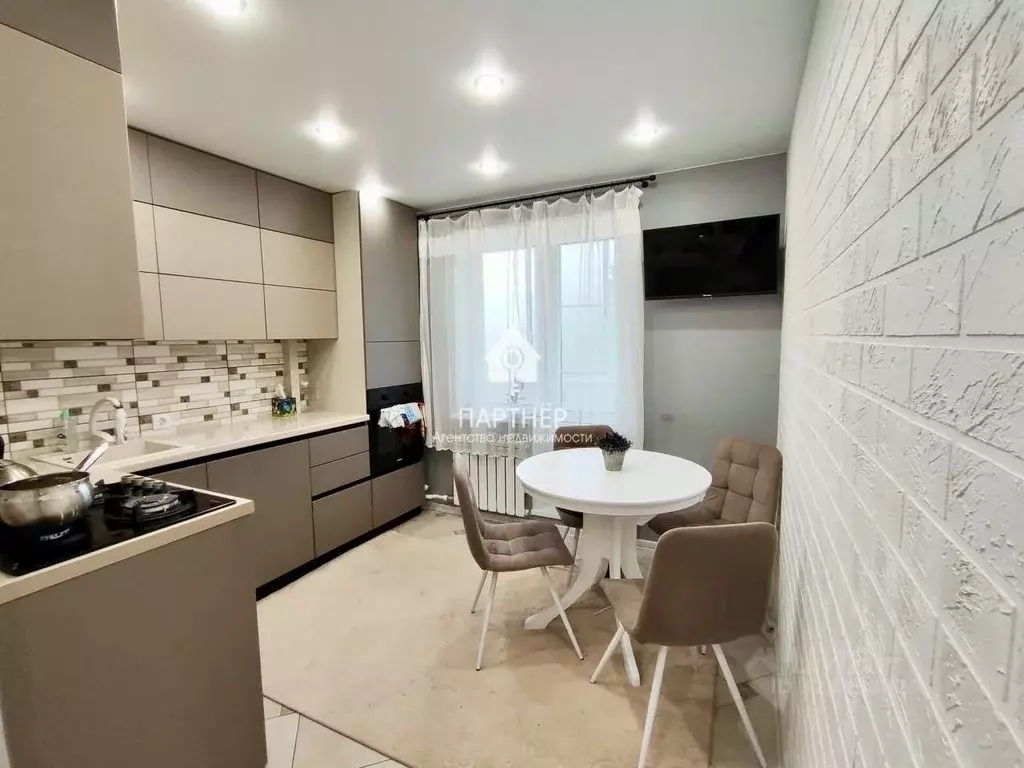 3-к кв. Владимирская область, Ковров ул. Космонавтов, 6/2 (72.0 м) - Фото 1