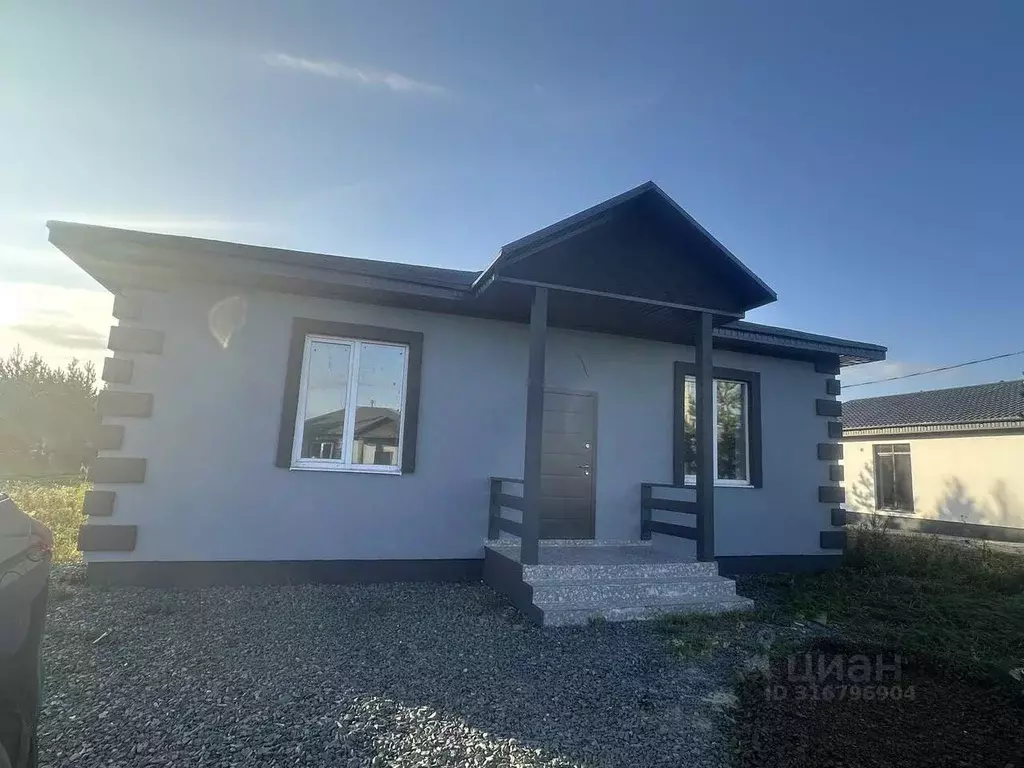 Дом в Свердловская область, Белоярский муниципальный округ, пос. ... - Фото 1