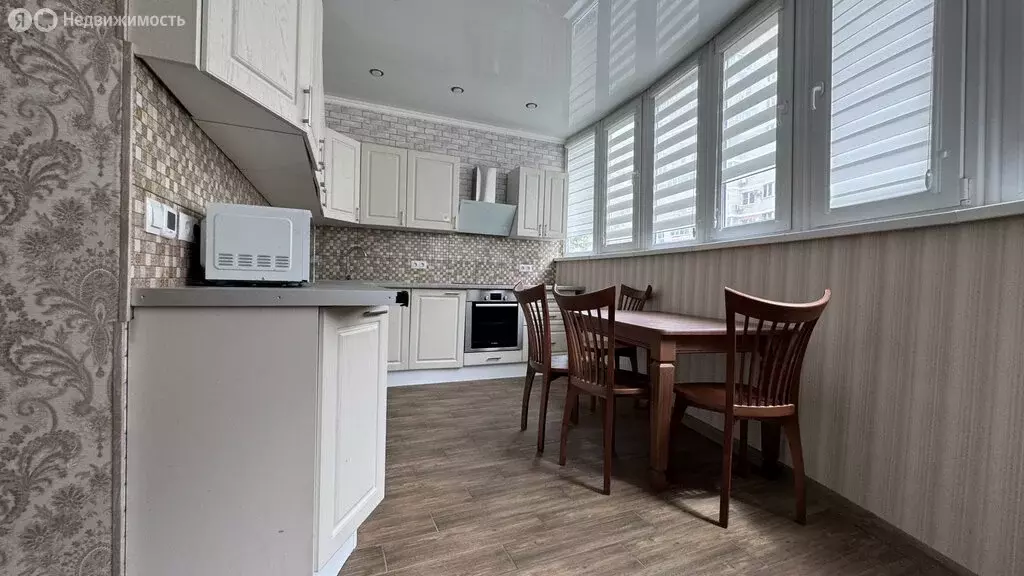 3-комнатная квартира: Краснодар, Российская улица, 267/3к2 (100 м) - Фото 0