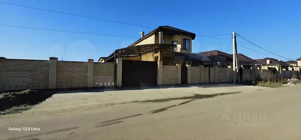 Дом в Краснодарский край, Краснодар ул. Боголюбовская, 34 (150 м) - Фото 1