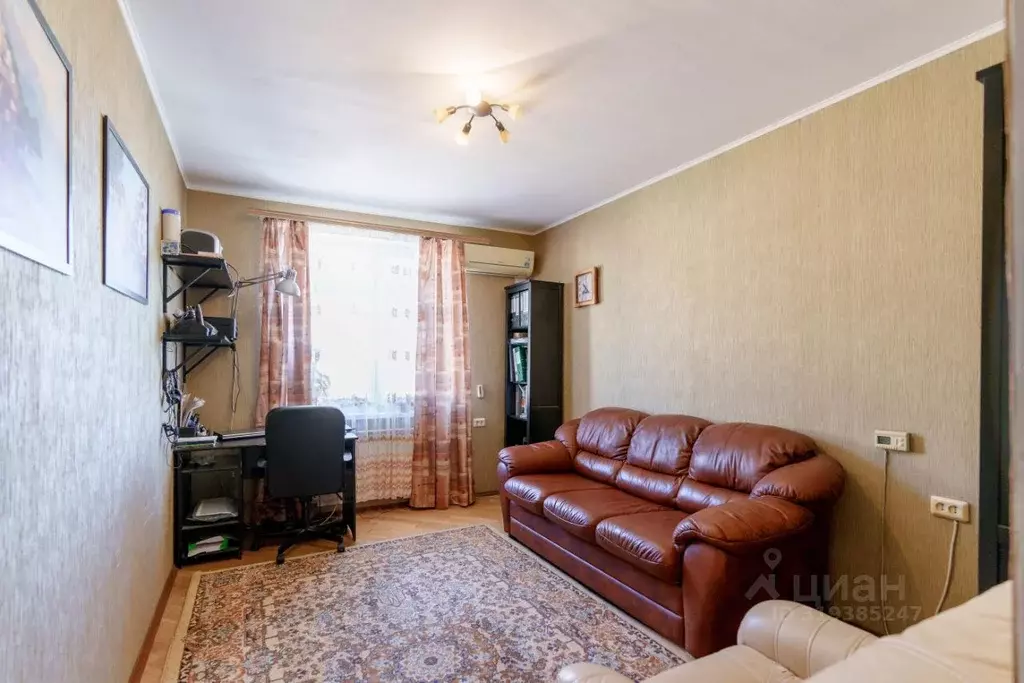 Дом в Краснодарский край, Краснодар пос. Лорис, ул. Южная, 71 (180 м) - Фото 1