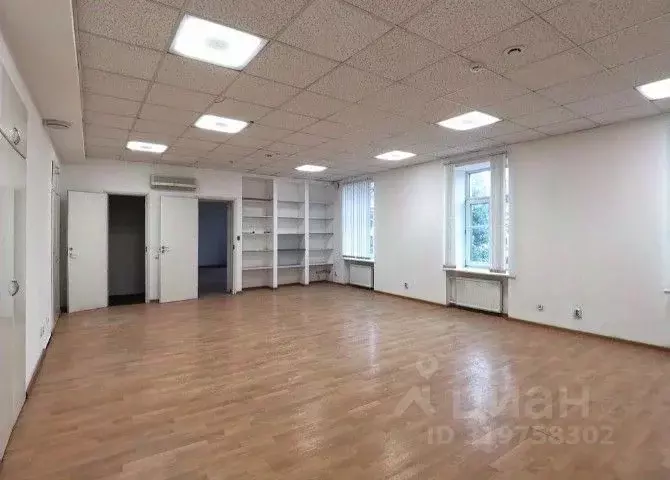 Офис в Санкт-Петербург Суворовский просп., 65 (338 м) - Фото 0