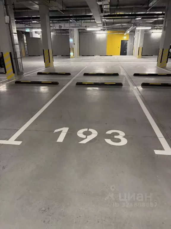 Гараж в Москва Новоостаповская ул., 7к1 (13 м) - Фото 1