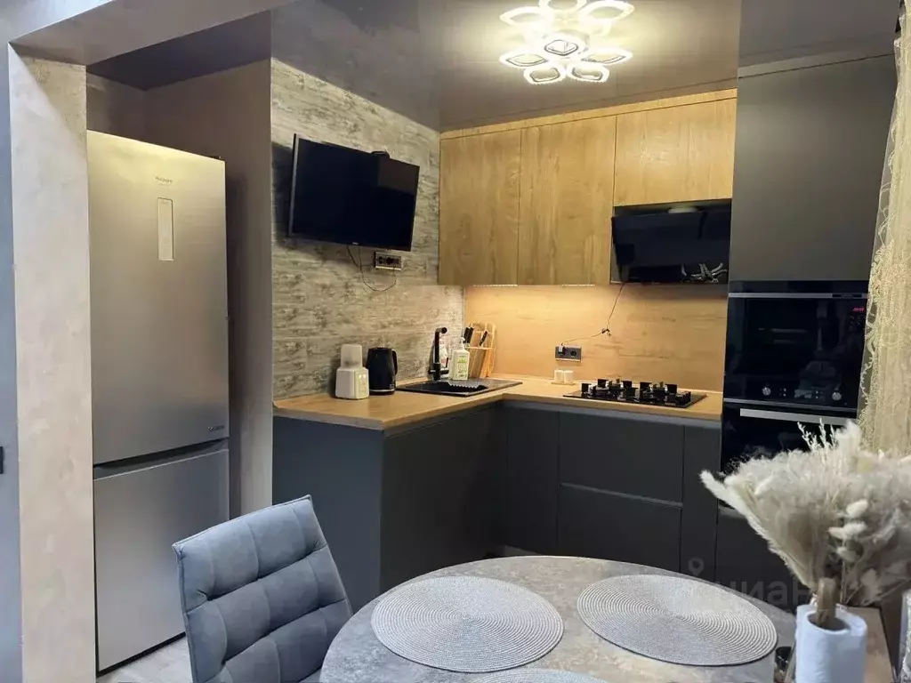 2-к кв. Омская область, Омск Заозерный мкр, ул. Светлая, 2 (46.0 м) - Фото 1