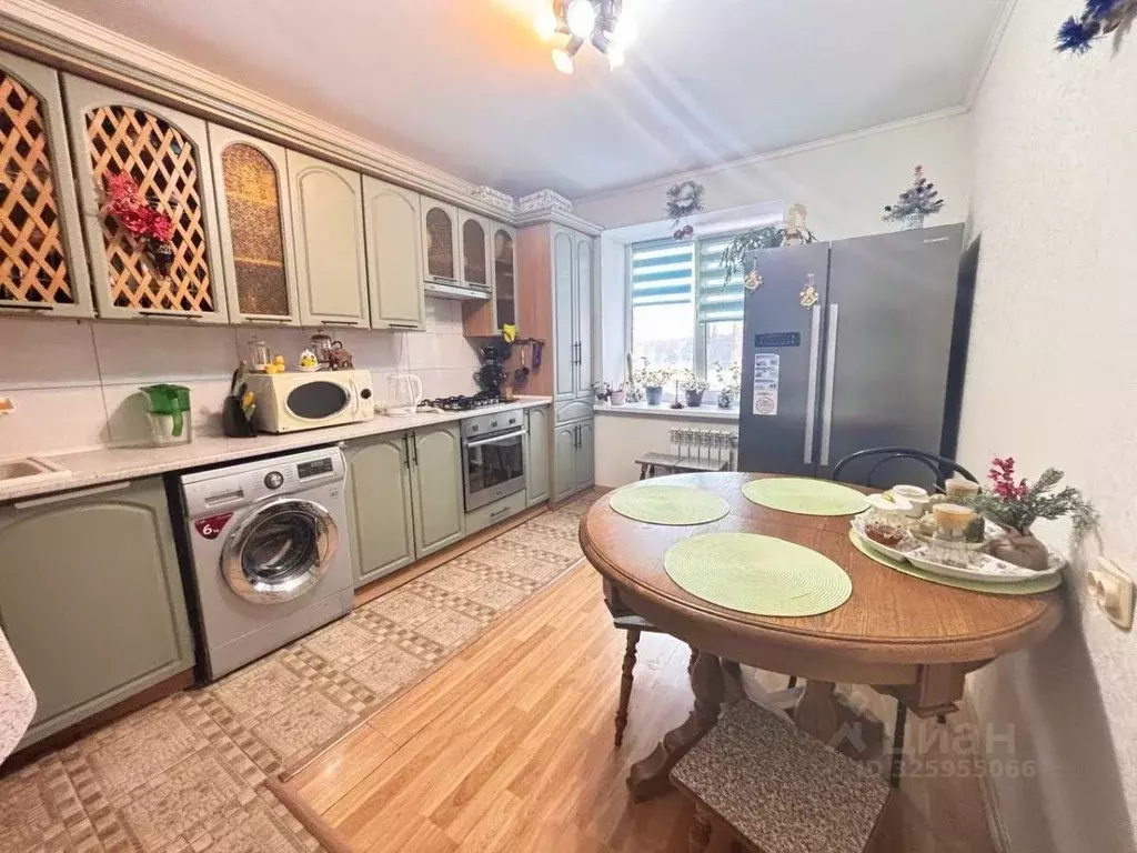 3-к кв. Татарстан, Зеленодольск ул. Бакы Урманче, 1 (80.8 м) - Фото 1