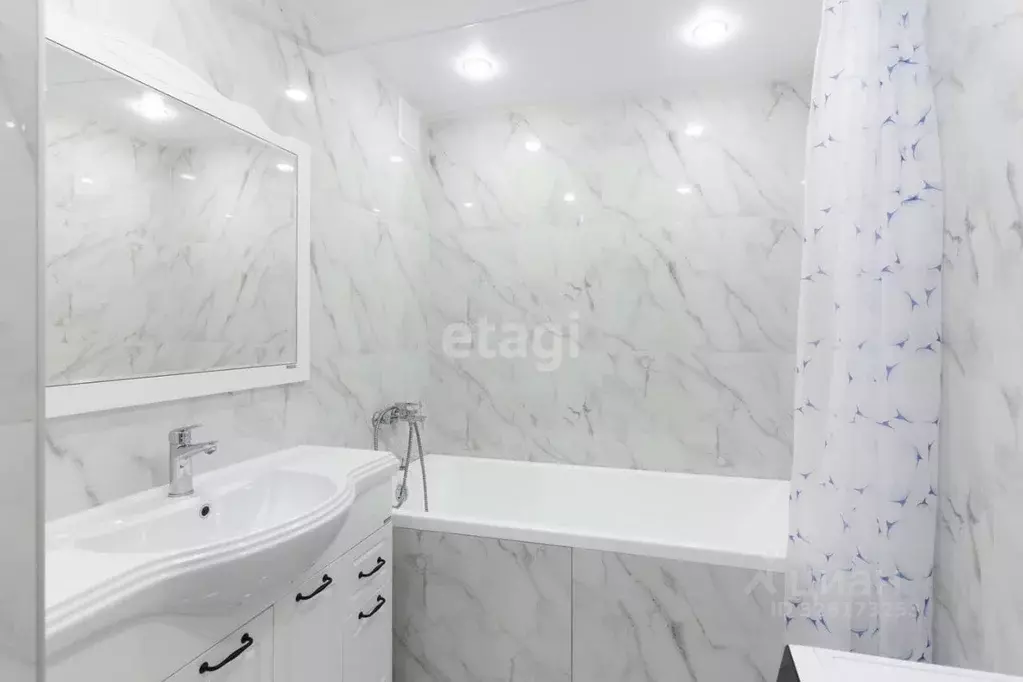 1-к кв. Тюменская область, Тюмень ул. Валентины Трофимовой, 4 (54.1 м) - Фото 1