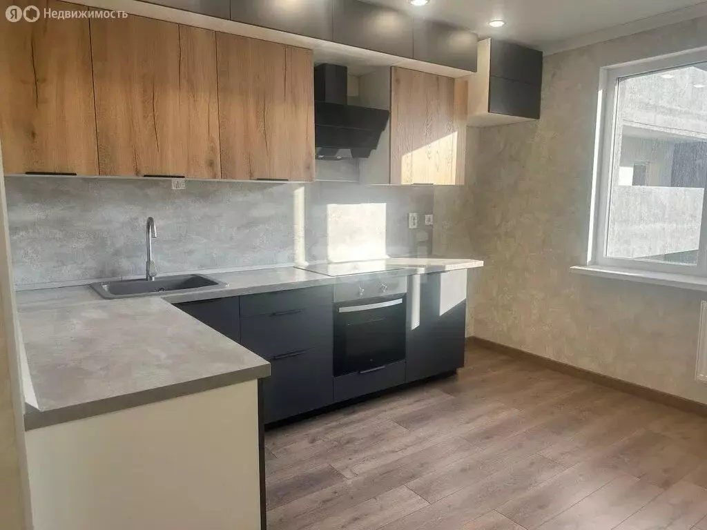 2-комнатная квартира: Оренбург, улица Автомобилистов, 15 (66.7 м) - Фото 0