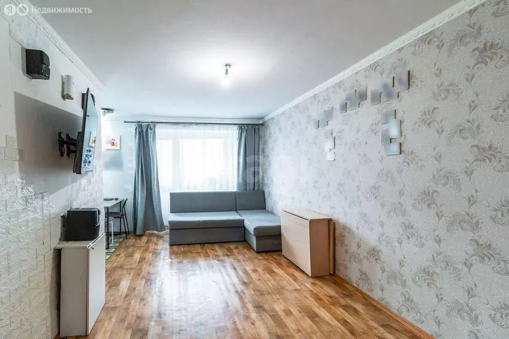 3-комнатная квартира: Омск, Иртышская набережная, 15А (61.7 м) - Фото 0
