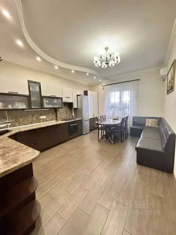 Дом в Краснодарский край, Ейск ул. Есенина (219 м) - Фото 1