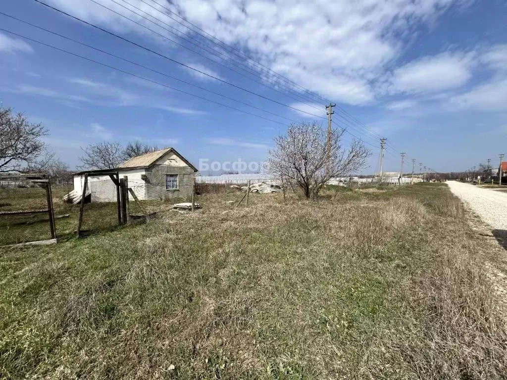 Участок в Крым, Кировский район, Яркополенское с/пос, с. ... - Фото 1