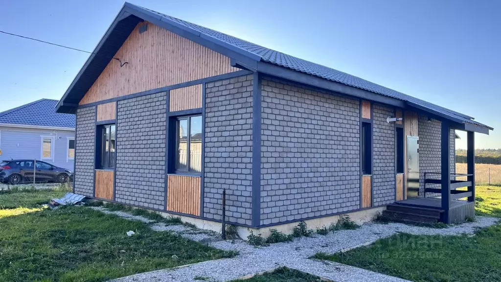 Дом в Калужская область, Жуковский муниципальный округ, Чубарово ... - Фото 1