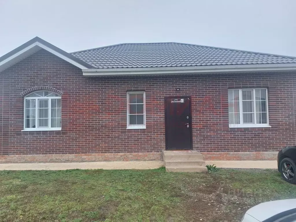 Дом в Ростовская область, Мясниковский район, с. Чалтырь  (100 м) - Фото 1