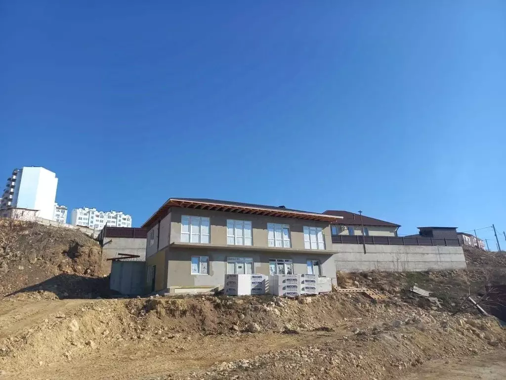 Таунхаус в Севастополь ул. Артдивизионовская, 27 (60 м) - Фото 1