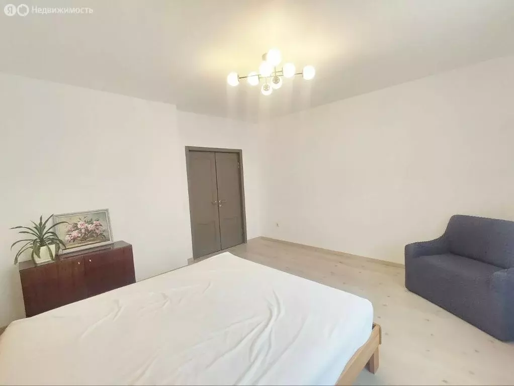 2-комнатная квартира: Калининград, улица Виктора Денисова, 22 (62.8 м) - Фото 0