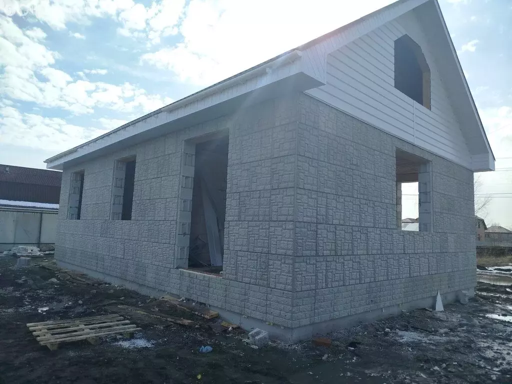 Дом в посёлок Петровский, Салютная улица (134 м) - Фото 1