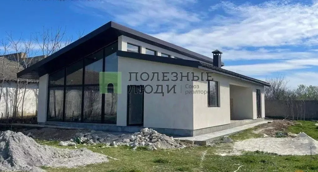 Дом в Крым, Сакский район, с. Уютное ул. Юрия Гагарина, 7А (119 м) - Фото 1