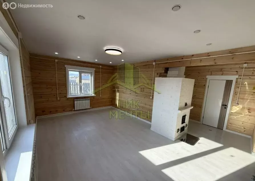 Дом в село Сотниково, Кленовая улица (200 м) - Фото 1