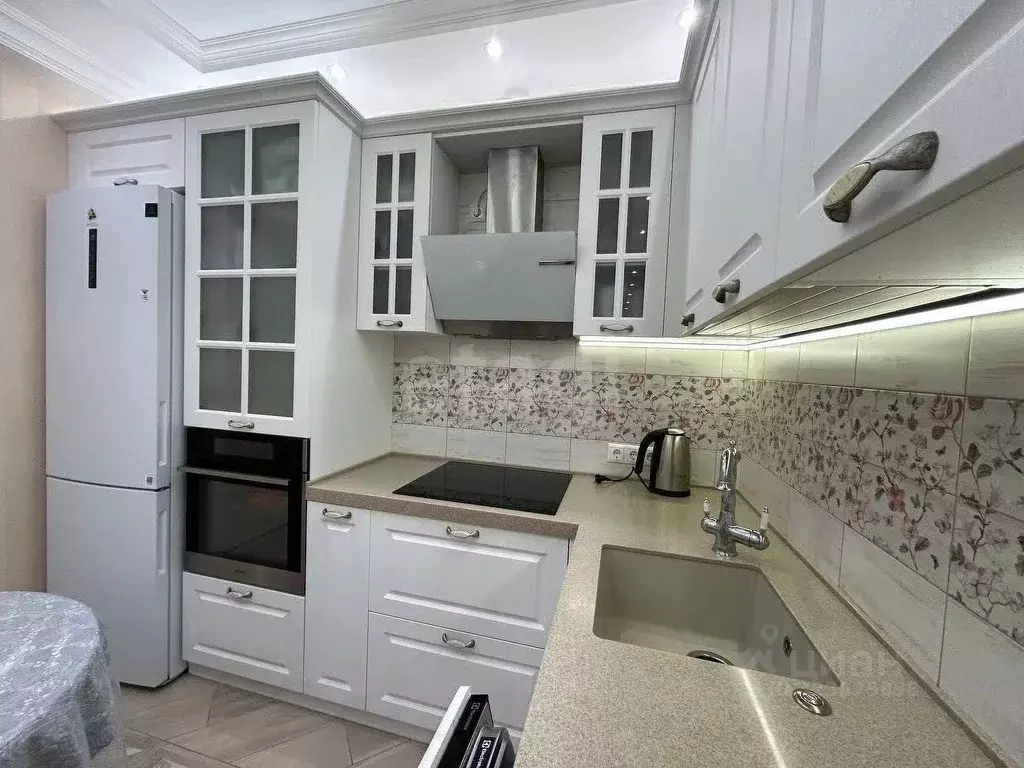 2-к кв. Ямало-Ненецкий АО, Салехард ул. Республики, 81 (66.6 м) - Фото 1