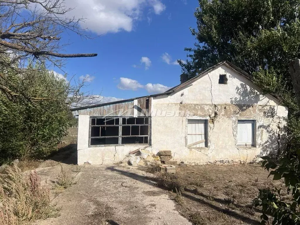 Дом в Крым, Красногвардейский район, Пятихатское с/пос, с. Заречное ... - Фото 1