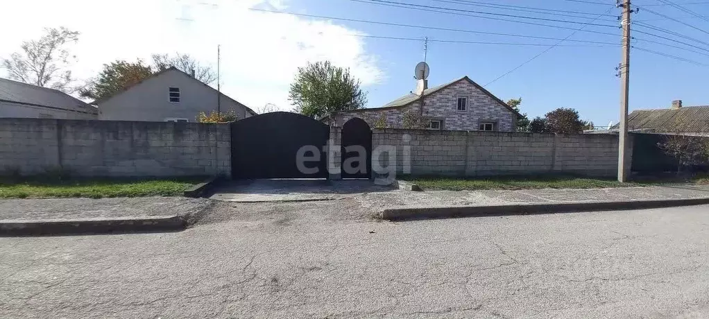 Дом в Крым, Белогорский район, с. Мичуринское ул. Школьная, 7 (80 м) - Фото 1