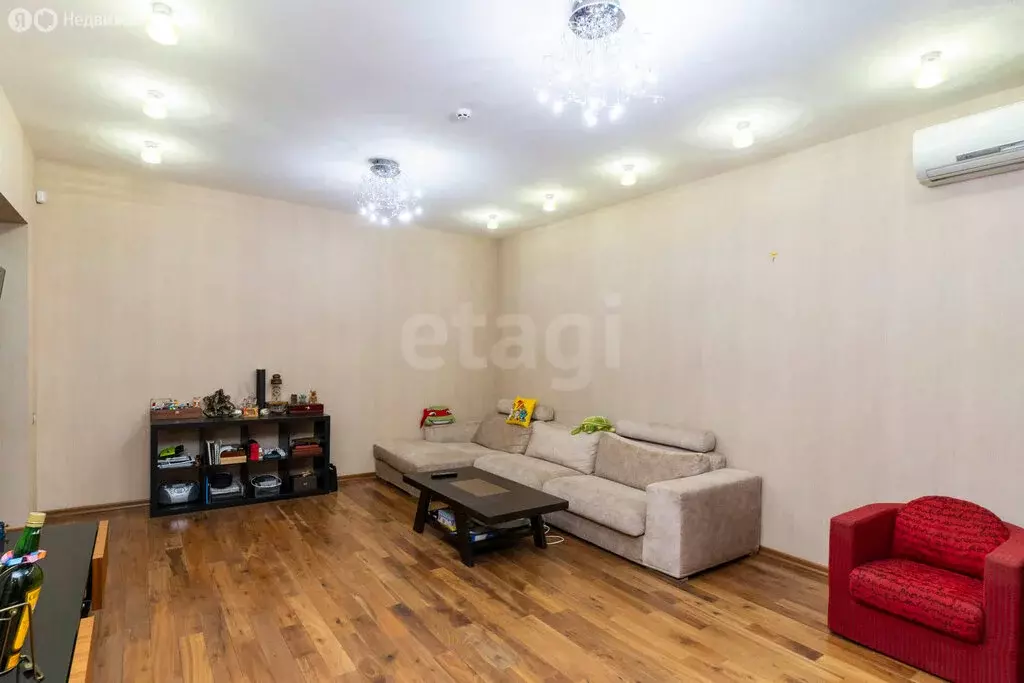 3-комнатная квартира: Тюмень, улица Николая Фёдорова, 9 (204 м) - Фото 2