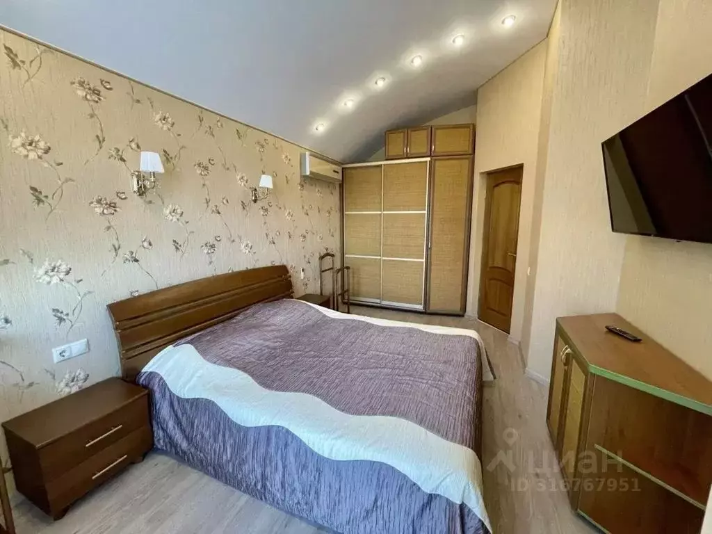 Дом в Крым, Алушта ул. Набережная, 24Г (99 м) - Фото 1