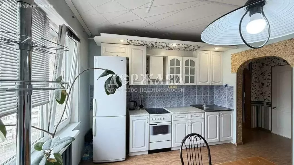 3-комнатная квартира: Старый Оскол, микрорайон Северный, 5 (66.3 м) - Фото 2