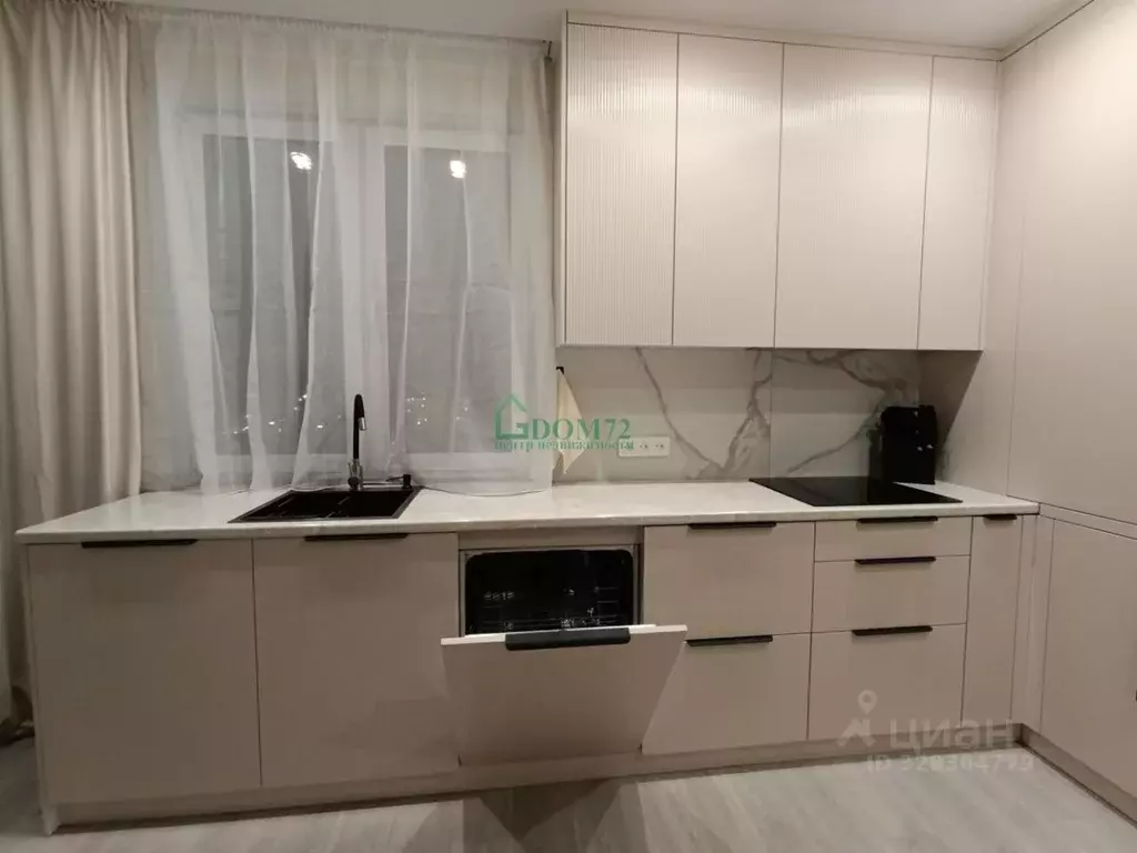 2-к кв. Тюменская область, Тобольск 15-й мкр, 25А (52.3 м) - Фото 2