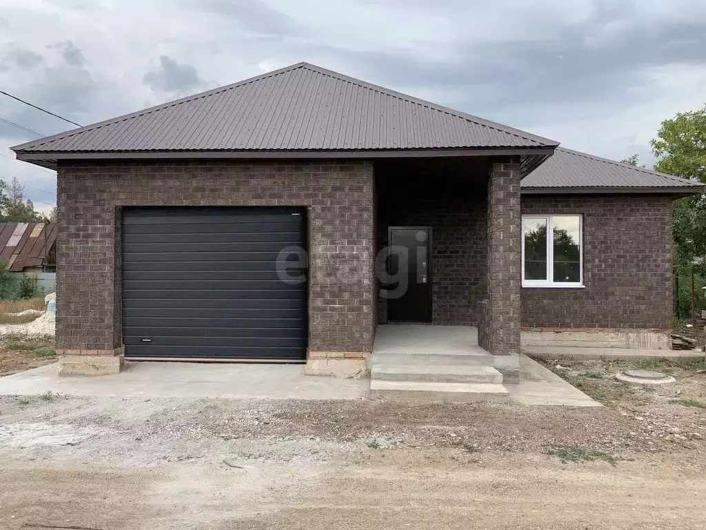 Дом в Оренбургская область, Оренбургский район, с. Подгородняя ... - Фото 1