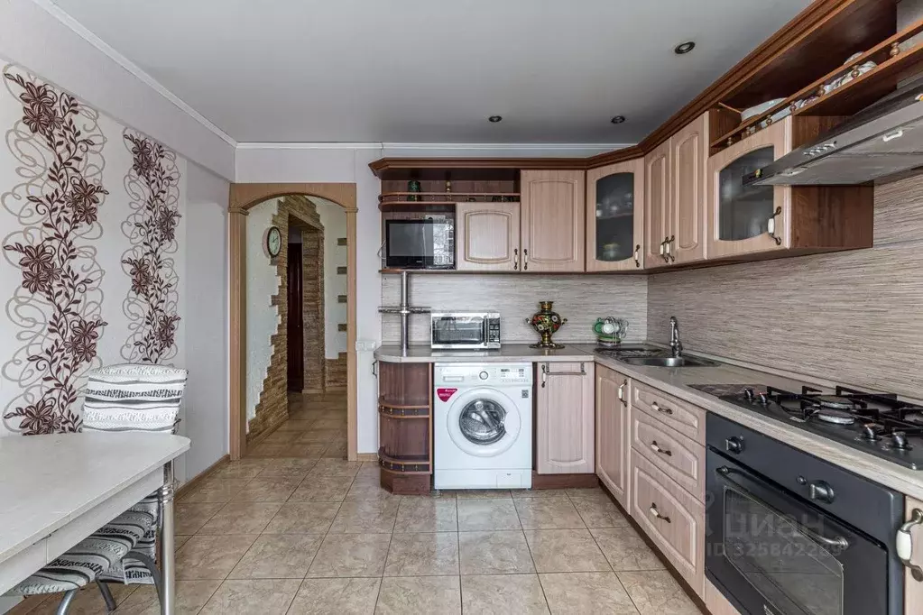 2-к кв. Омская область, Омск Съездовская ул., 144 (67.6 м) - Фото 1