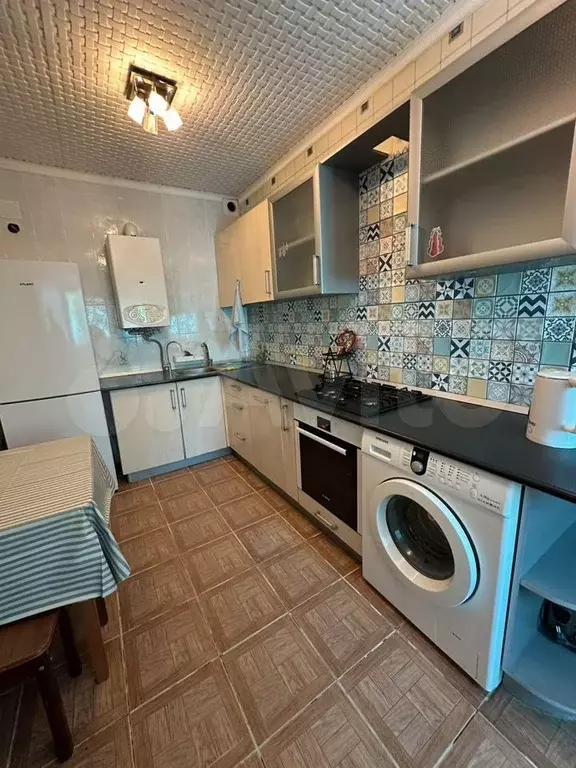 Комната 45 м в 2-к., 2/2 эт. - Фото 0