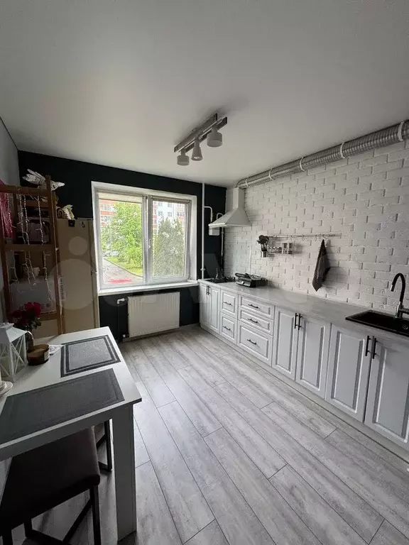 1-к. квартира, 40 м, 1/9 эт. - Фото 1