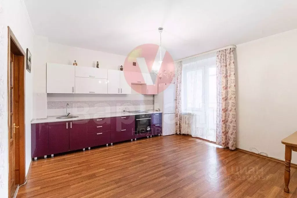 3-к кв. Омская область, Омск ул. Орловского, 5 (100.0 м) - Фото 1