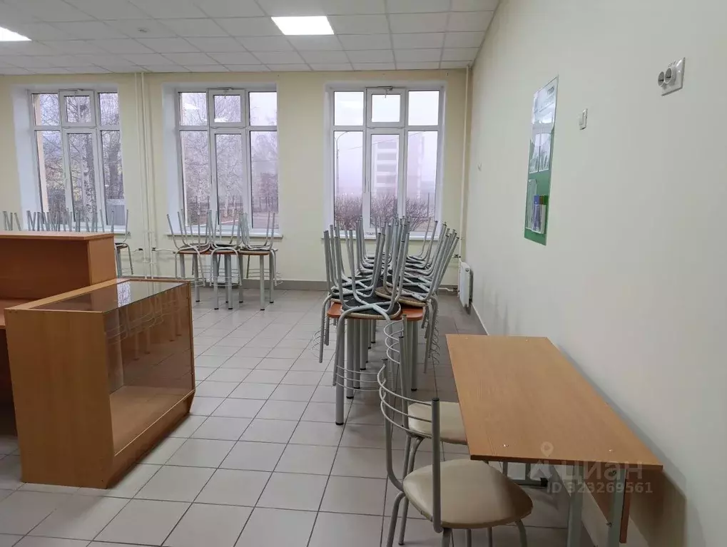 Помещение свободного назначения в Свердловская область, Серов ул. ... - Фото 1