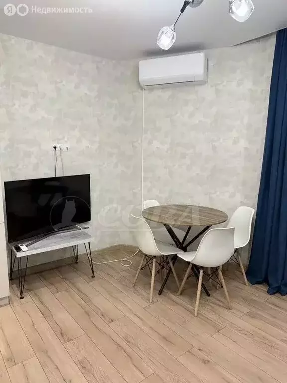 2-комнатная квартира: Тюмень, улица Мельникайте, 144к1 (60 м) - Фото 1