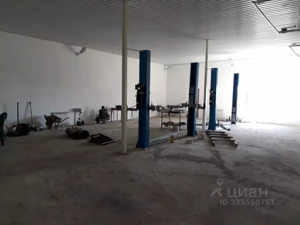 Помещение свободного назначения в Калужская область, Жуков ул. ... - Фото 0