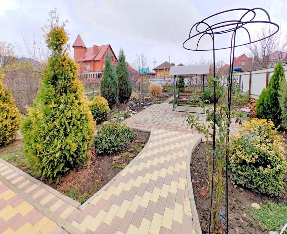 Дом в Новокубанск, улица Обороны, 45 (194.9 м) - Фото 0