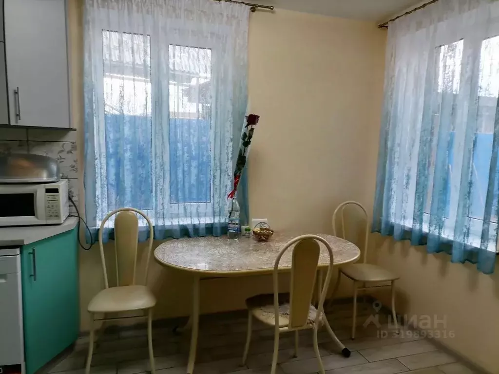 Дом в Волгоградская область, Средняя Ахтуба рп ул. Советская, 59 (102 ... - Фото 1