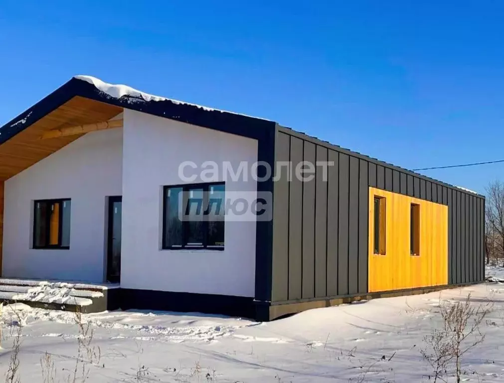 Дом в Саратовская область, с. Усть-Курдюм, 1-й мкр  (100 м) - Фото 0