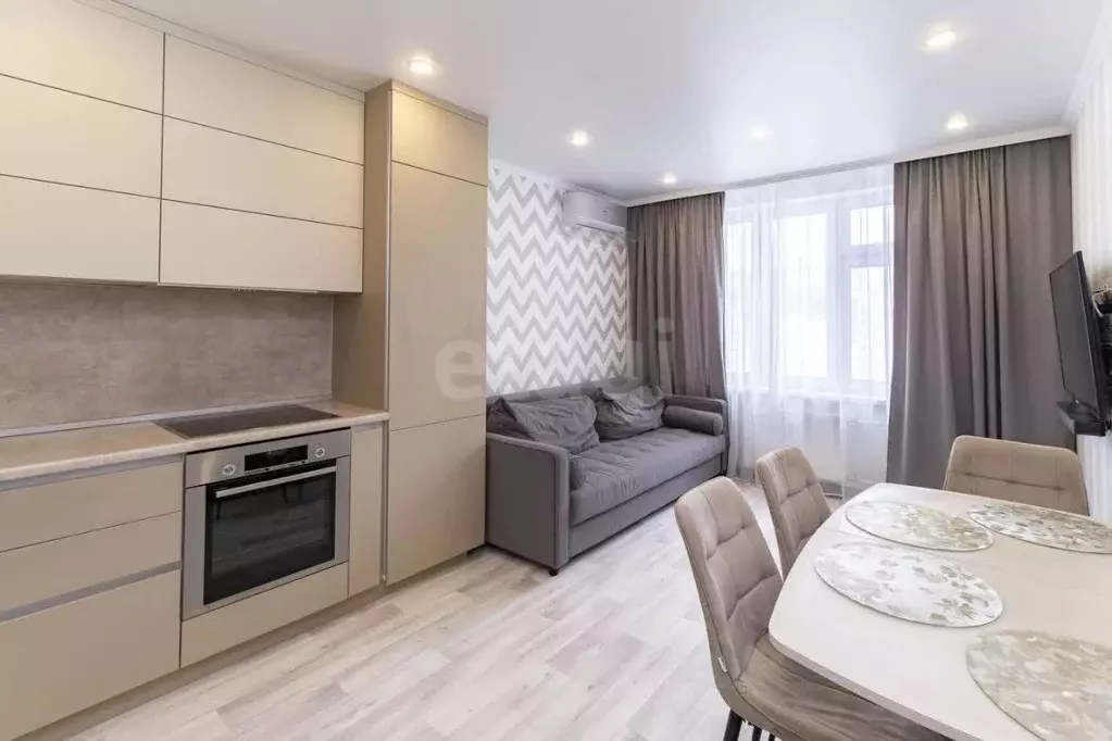 2-к кв. Тюменская область, Тюмень ул. Василия Подшибякина, 12 (62.1 м) - Фото 1