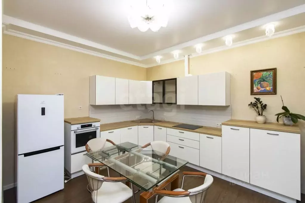 3-к кв. Тюменская область, Тюмень ул. 50 лет Октября, 57А (123.8 м) - Фото 1