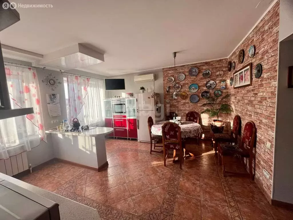 Дом в Астрахань, улица Адмирала Нахимова (222.4 м) - Фото 1