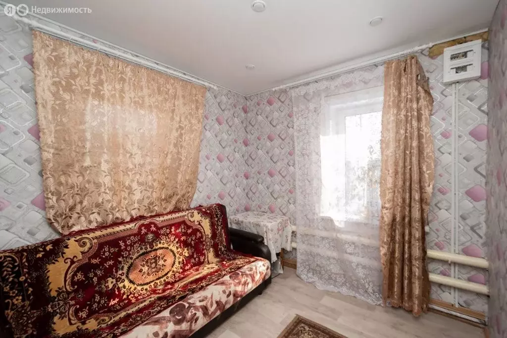 3-комнатная квартира: село Оёк, улица Декабристов, 33 (70 м) - Фото 0