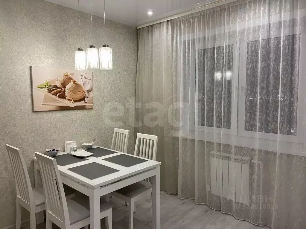 2-к кв. Бурятия, Улан-Удэ ул. Модогоева, 4 (66.7 м) - Фото 0