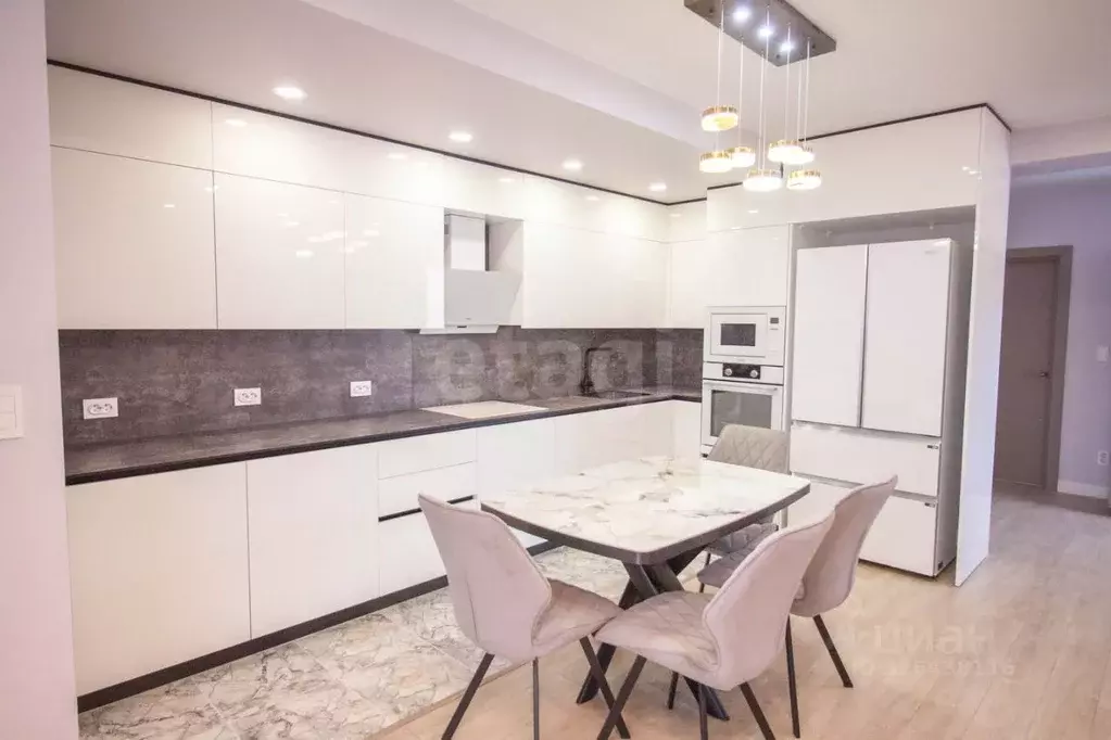 3-к кв. Сахалинская область, Южно-Сахалинск Горная ул., 8к1 (89.0 м) - Фото 1