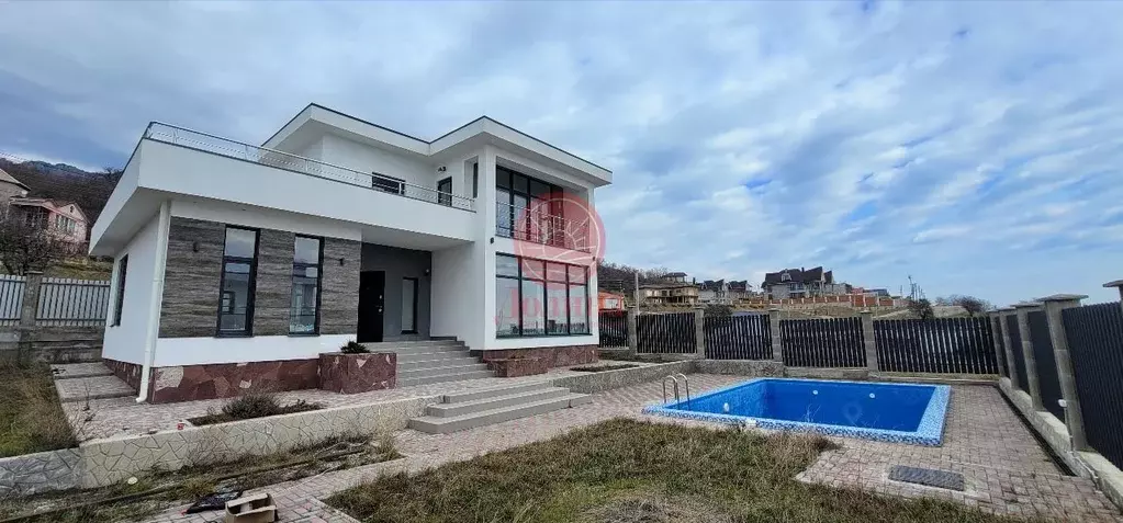 Дом в Крым, Алушта городской округ, с. Лучистое  (208 м) - Фото 1