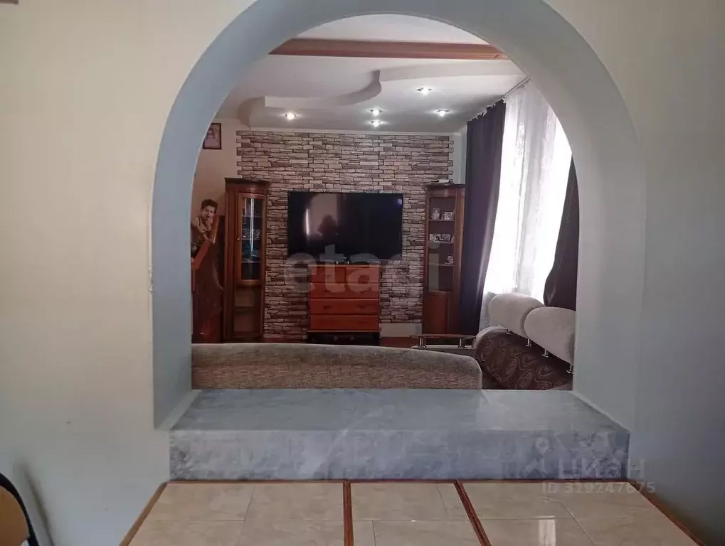 Дом в Астраханская область, Астрахань ул. 9-я Литейная, 30 (275 м) - Фото 1