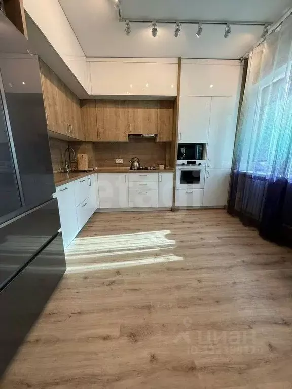 3-к кв. Ямало-Ненецкий АО, Новый Уренгой ул. 26-го съезда КПСС, 4А ... - Фото 1